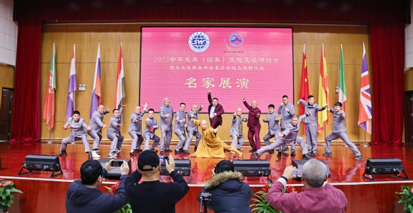 南宫体育